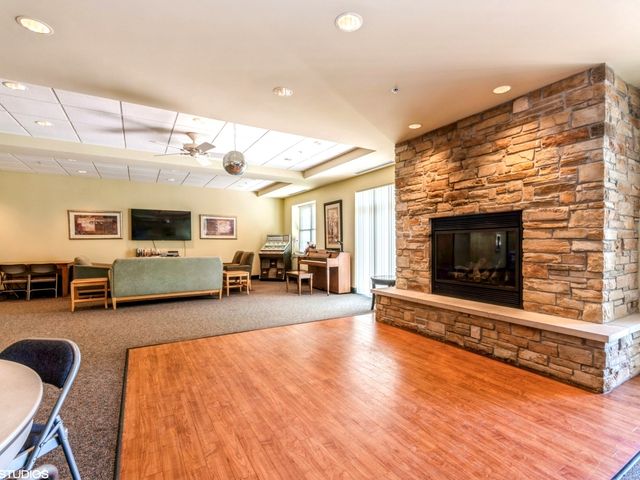 9355 Irving Park Road 404, Schiller Park, IL 60176