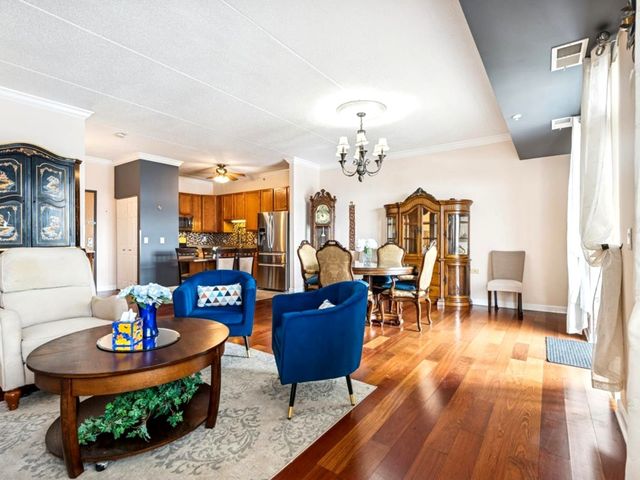 9355 Irving Park Road 404, Schiller Park, IL 60176