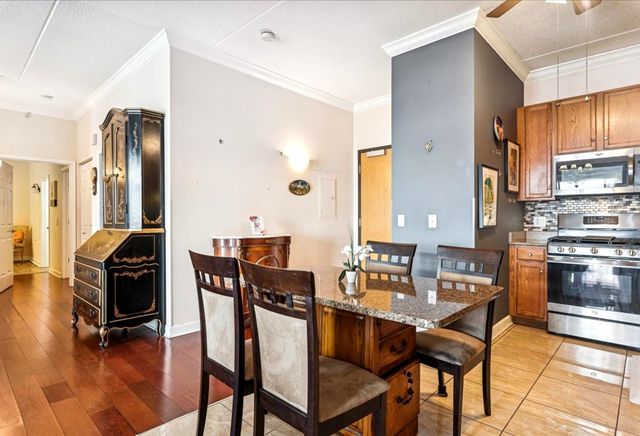 9355 Irving Park Road 404, Schiller Park, IL 60176