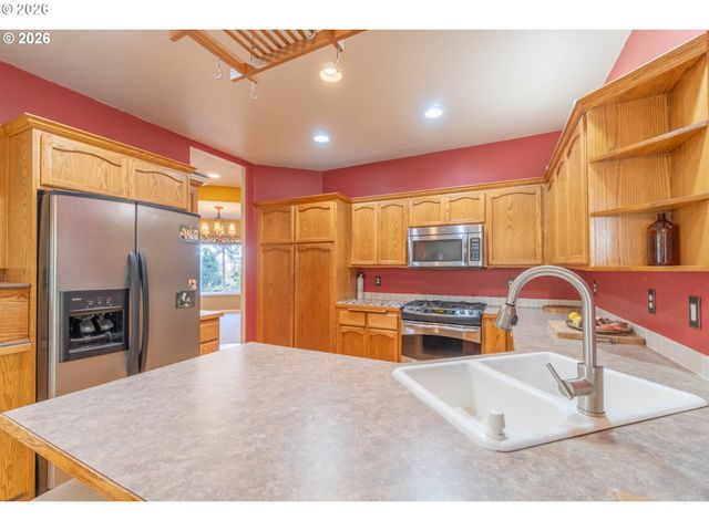 4366 BERRY Ln, Eugene, OR 97404