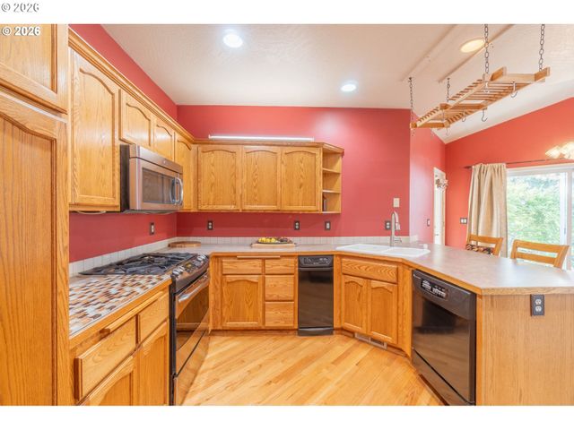 4366 BERRY Ln, Eugene, OR 97404