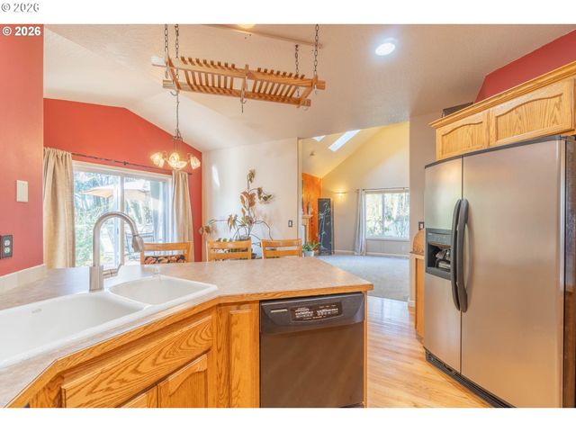 4366 BERRY Ln, Eugene, OR 97404