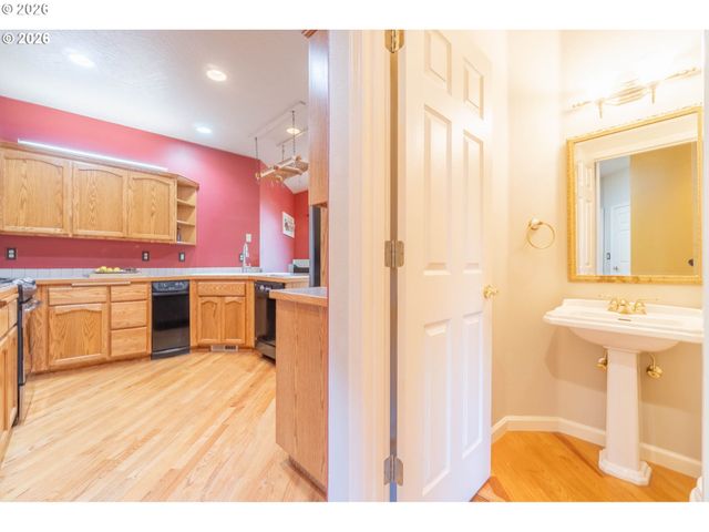 4366 BERRY Ln, Eugene, OR 97404