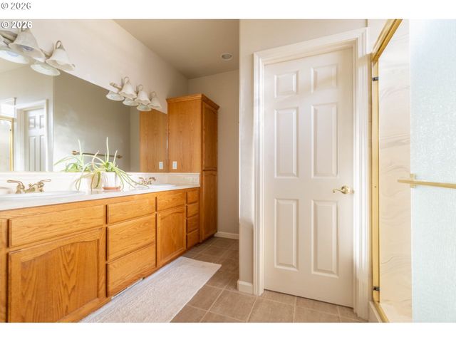 4366 BERRY Ln, Eugene, OR 97404