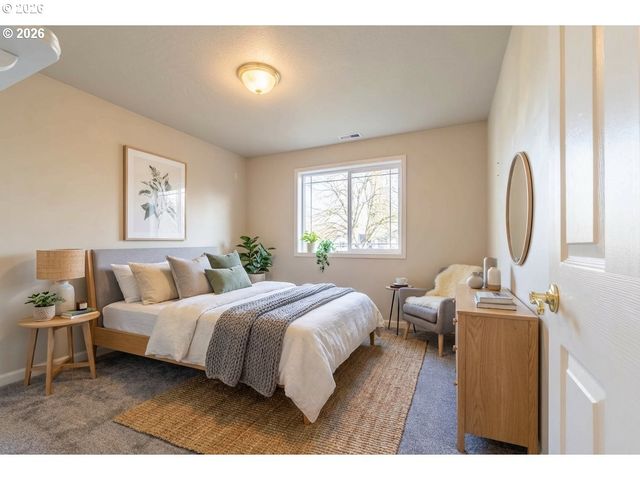 4366 BERRY Ln, Eugene, OR 97404