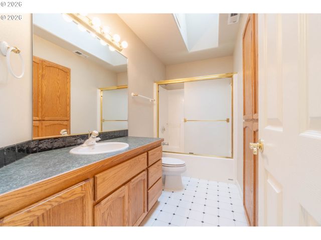 4366 BERRY Ln, Eugene, OR 97404