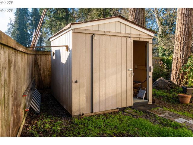 4366 BERRY Ln, Eugene, OR 97404