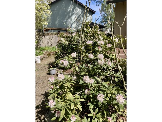 4366 BERRY Ln, Eugene, OR 97404