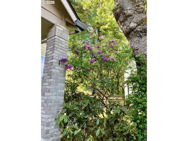4366 BERRY Ln, Eugene, OR 97404