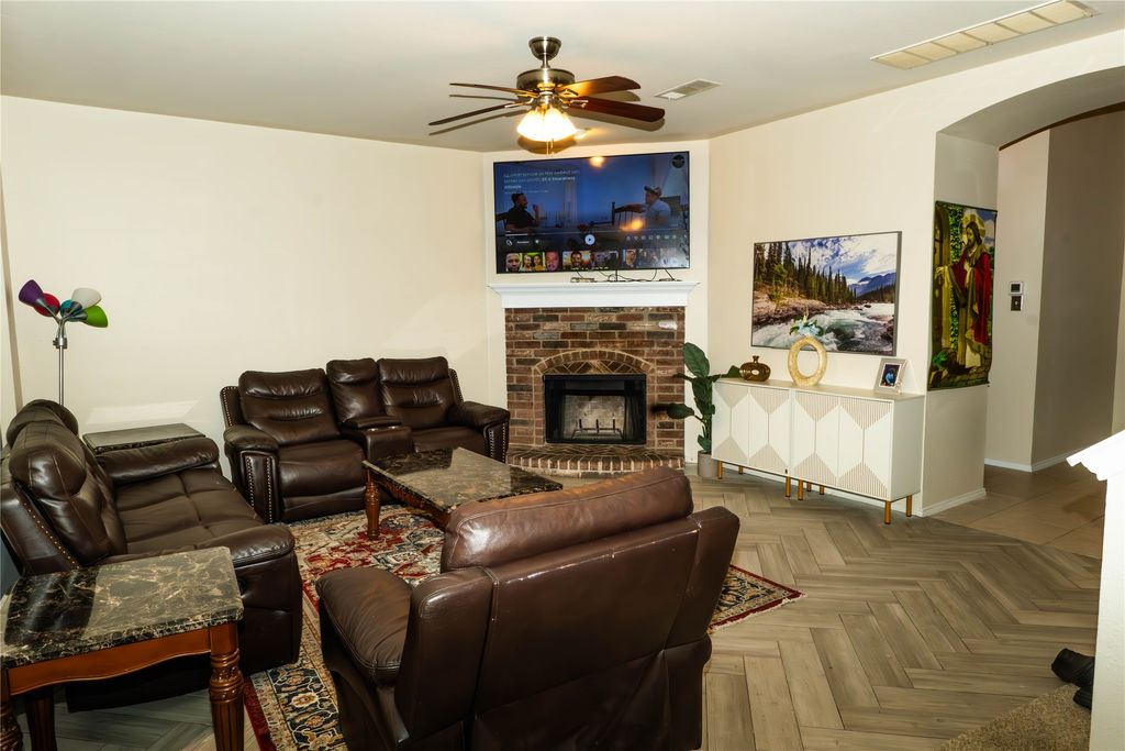 2000 Uvalde Drive, Forney, TX 75126