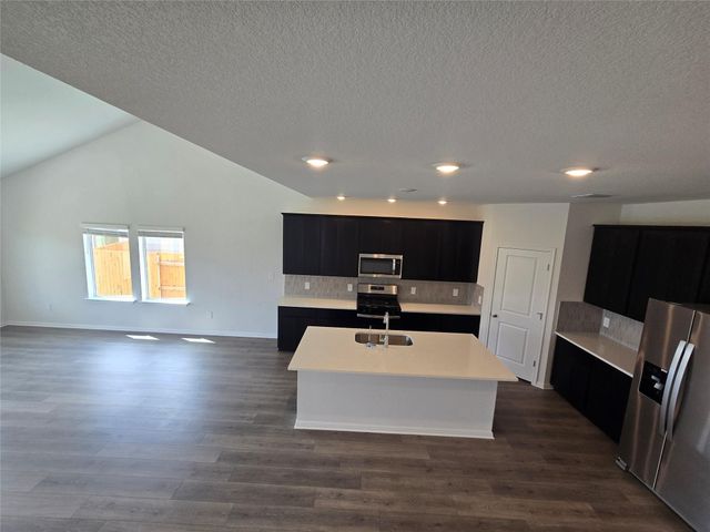 715 Universal DR, Hutto, TX 78634