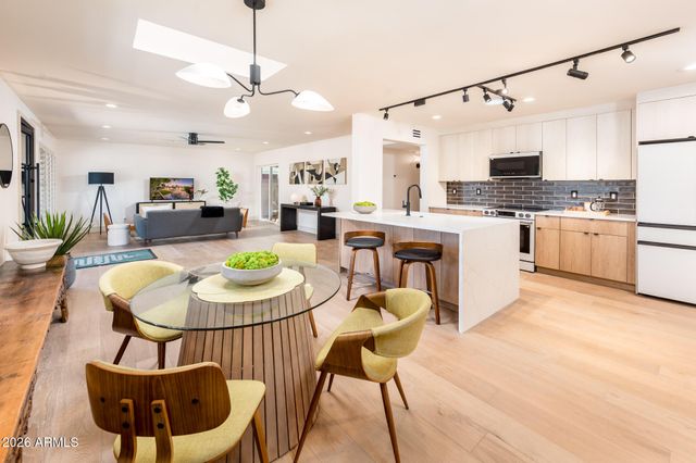 8407 E RANCHO VISTA Drive, Scottsdale, AZ 85251