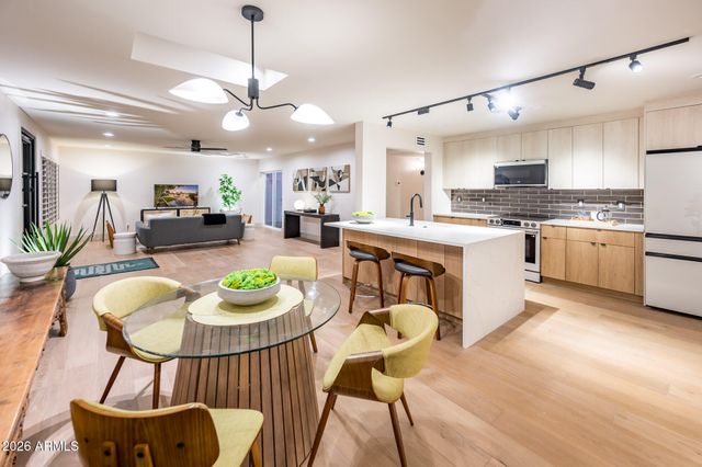 8407 E RANCHO VISTA Drive, Scottsdale, AZ 85251