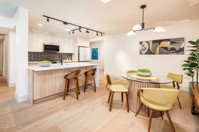 8407 E RANCHO VISTA Drive, Scottsdale, AZ 85251