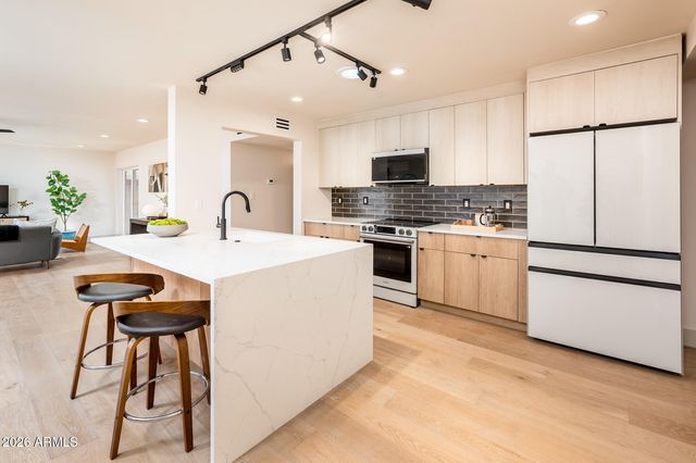 8407 E RANCHO VISTA Drive, Scottsdale, AZ 85251