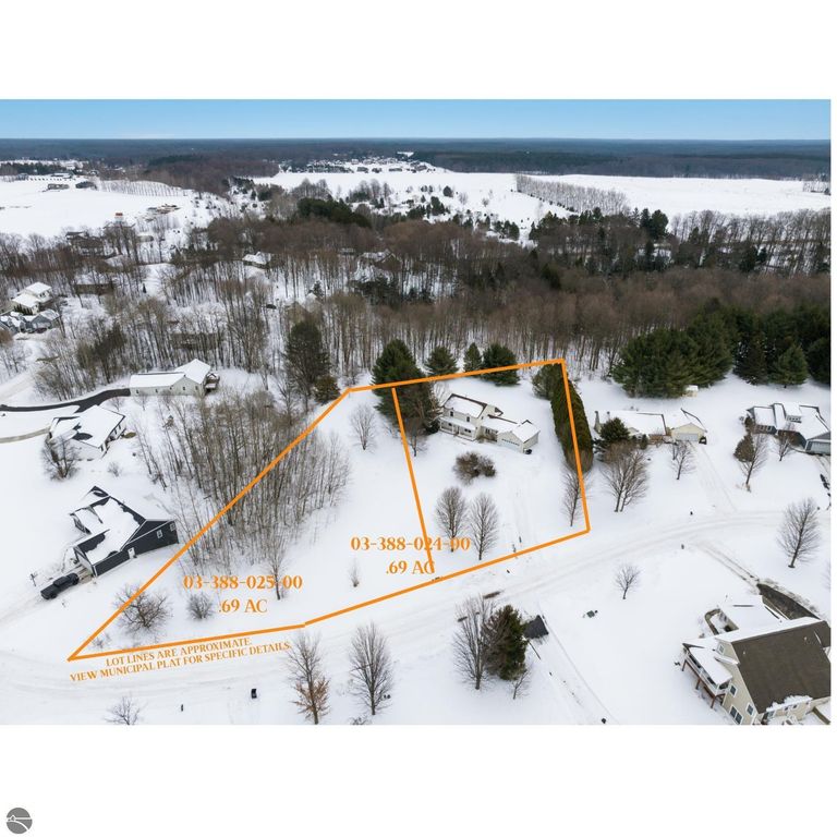 Image 3 of property listing at 834 Shamrock Lane, Traverse City, MI 49696