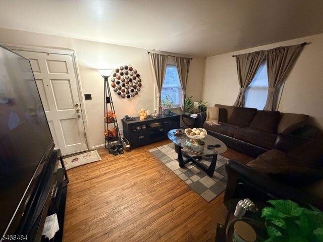 421 Brookside Dr, Roselle Boro, NJ 07203