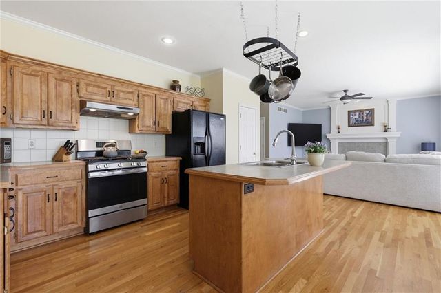 19707 W 96th Terrace, Lenexa, KS 66220