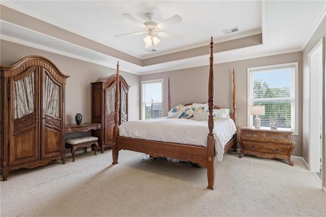 19707 W 96th Terrace, Lenexa, KS 66220