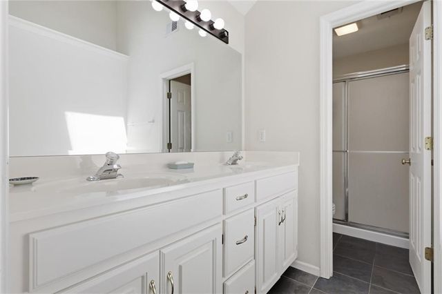 19707 W 96th Terrace, Lenexa, KS 66220