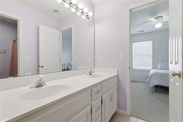 19707 W 96th Terrace, Lenexa, KS 66220