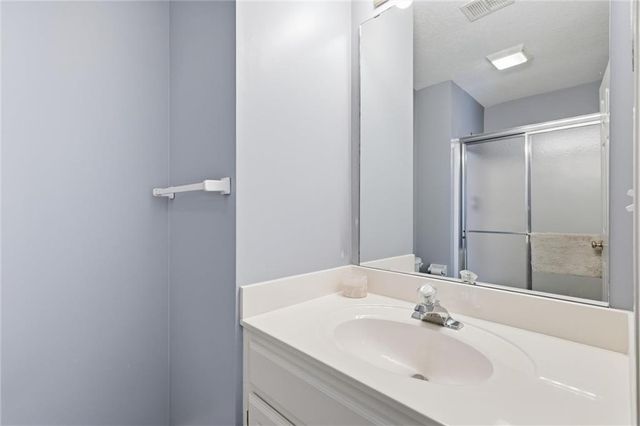 19707 W 96th Terrace, Lenexa, KS 66220