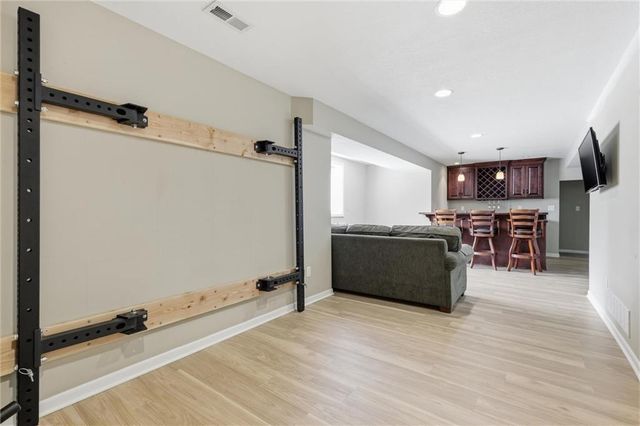 19707 W 96th Terrace, Lenexa, KS 66220