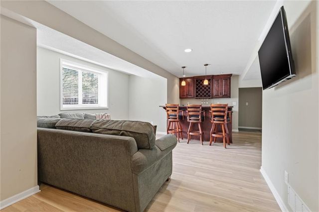 19707 W 96th Terrace, Lenexa, KS 66220