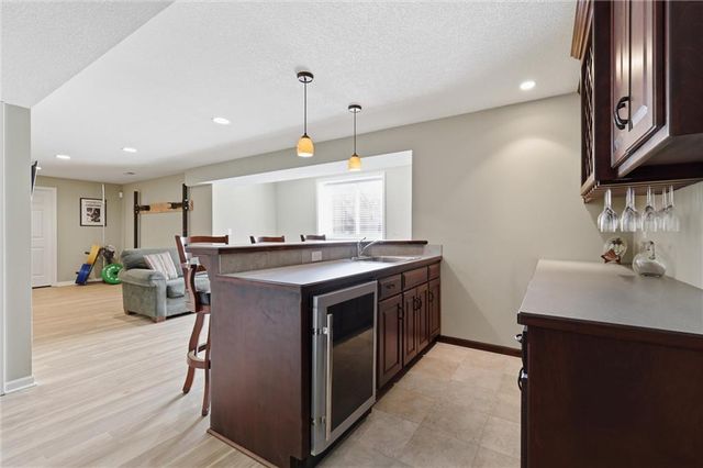 19707 W 96th Terrace, Lenexa, KS 66220