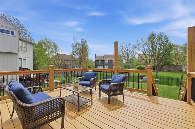 19707 W 96th Terrace, Lenexa, KS 66220