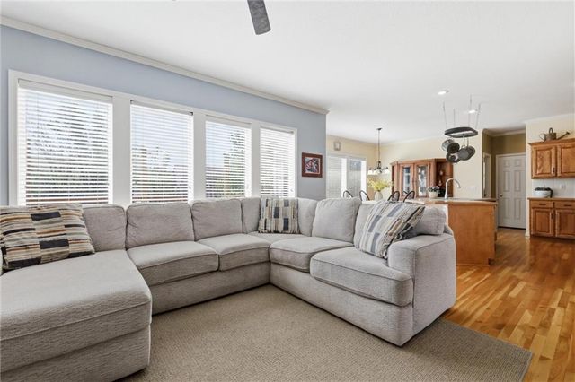 19707 W 96th Terrace, Lenexa, KS 66220
