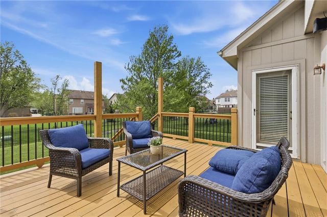 19707 W 96th Terrace, Lenexa, KS 66220