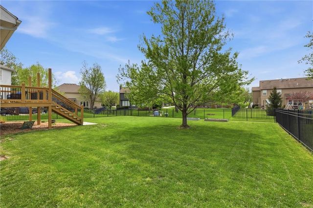 19707 W 96th Terrace, Lenexa, KS 66220
