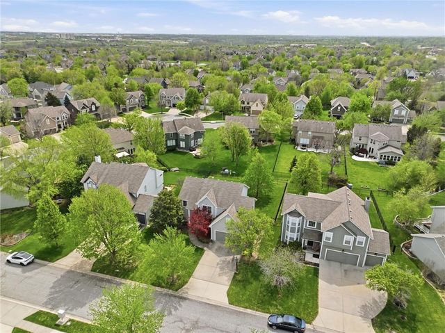 19707 W 96th Terrace, Lenexa, KS 66220