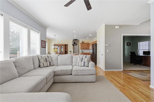 19707 W 96th Terrace, Lenexa, KS 66220