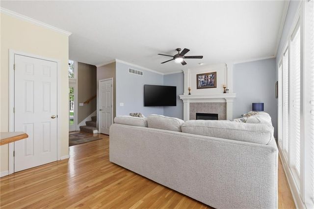 19707 W 96th Terrace, Lenexa, KS 66220