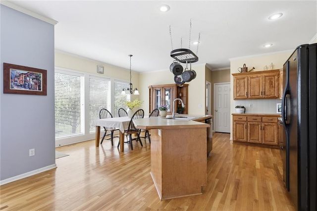 19707 W 96th Terrace, Lenexa, KS 66220