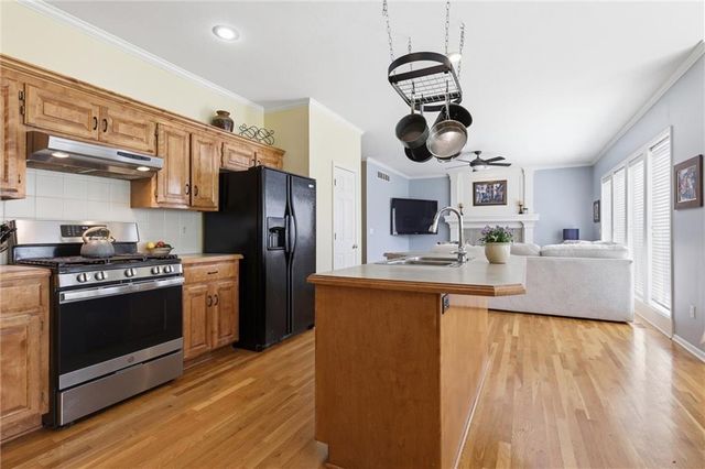 19707 W 96th Terrace, Lenexa, KS 66220