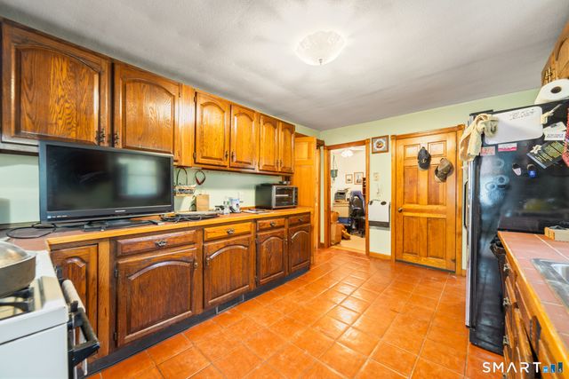 87 Woodruff Avenue, Watertown, CT 06795