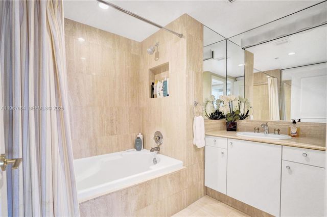 7000 Island Blvd 2404, Aventura, FL 33160