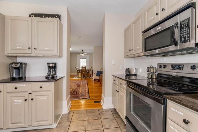 3949 Warwick Boulevard, Kansas City, MO 64111