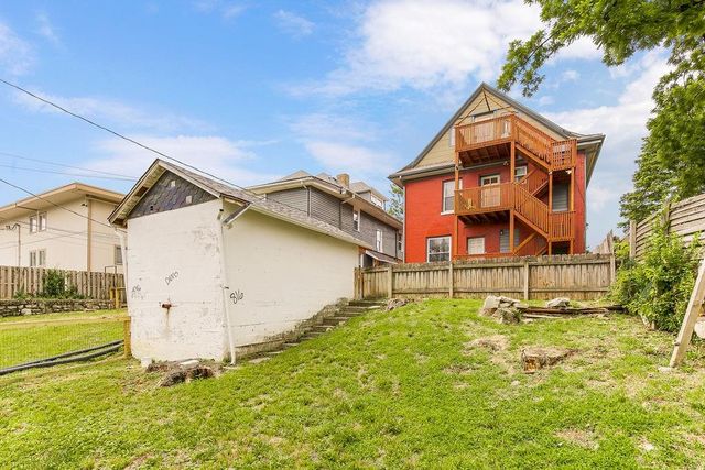 3949 Warwick Boulevard, Kansas City, MO 64111
