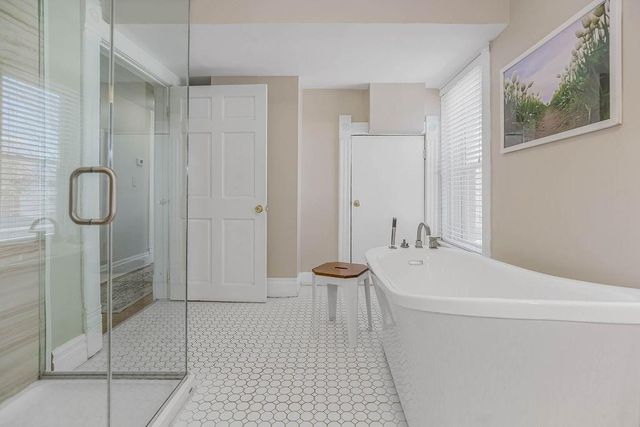 3949 Warwick Boulevard, Kansas City, MO 64111