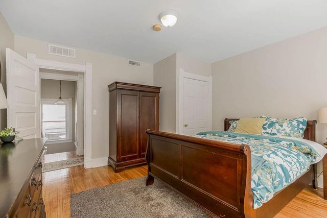 3949 Warwick Boulevard, Kansas City, MO 64111