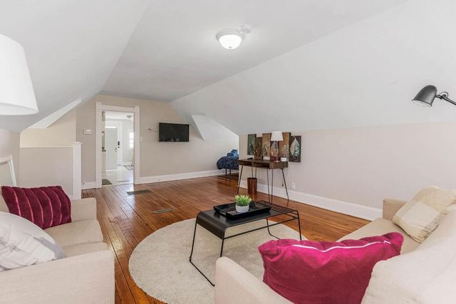 3949 Warwick Boulevard, Kansas City, MO 64111