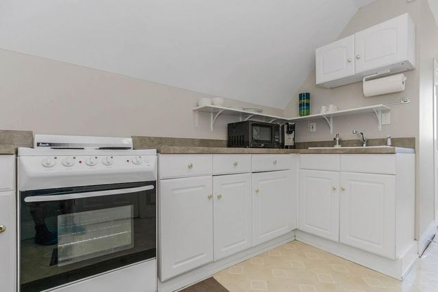 3949 Warwick Boulevard, Kansas City, MO 64111