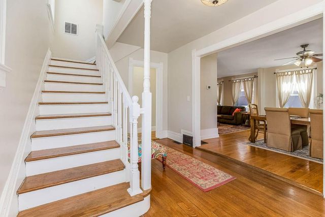 3949 Warwick Boulevard, Kansas City, MO 64111