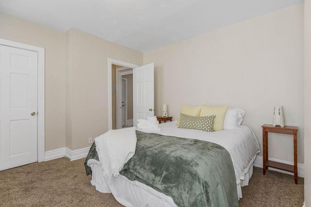 3949 Warwick Boulevard, Kansas City, MO 64111