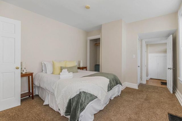 3949 Warwick Boulevard, Kansas City, MO 64111