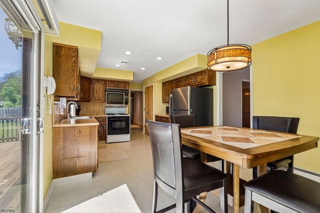 3 Welsh Dr, Florham Park Boro, NJ 07932